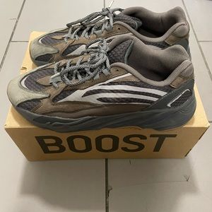 Yeezy 700 v2 Geode